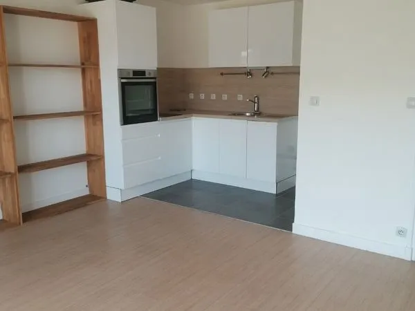Appartement 2 pièces 43 m2 étage 3/3 avec ascensseur parking balcon cave