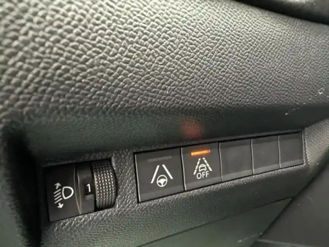 Peugeot 2008 1.2 puretech 130ch s&amp;s allure business eat8 — photo 14