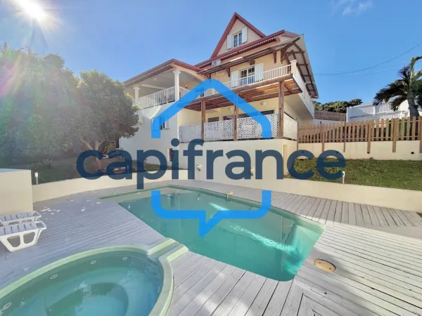 Maison 12 pièces 266 m²