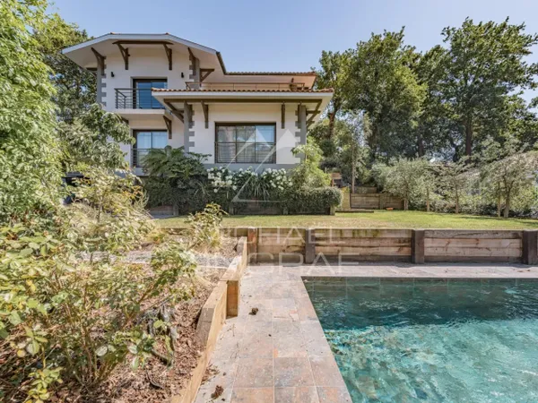 ARCACHON PLAGE À PIED - VILLA DE 11 PIÈCES AVEC PISCINE