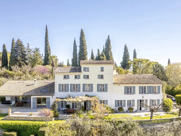 Propriété d'exception avec jardin d'1,6 hectares