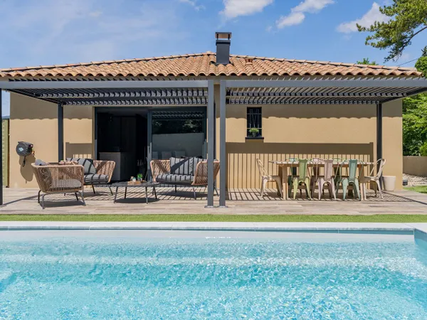 Villa contemporaine avec piscine et garage
