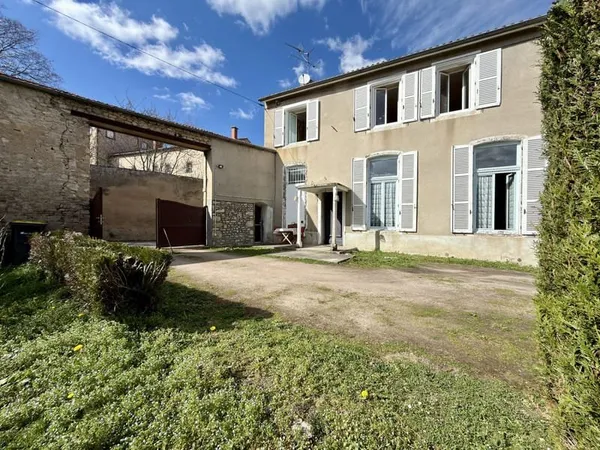 Maison de caractère 210 m² avec jardin - Centre historique d