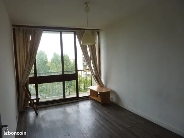 Studio - 28 m2 - Résidence Parc St Cyr
