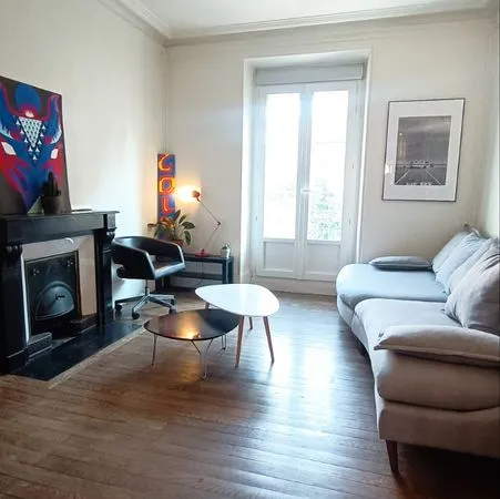 Charmant T2 traversant de 40m² — Grenoble Championnet