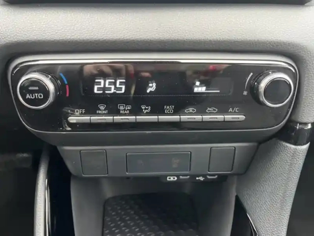 Toyota Yaris hybride 116h design — photo 15