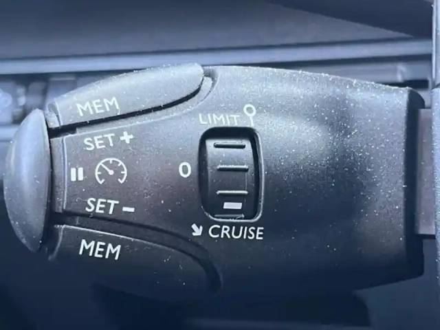 Peugeot 3008 1.2 puretech 130ch s&amp;s style eat8 — photo 12