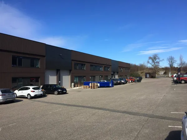 Local d'activité 1226 m²