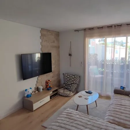 T4 de 90 m² avec terrasse + 2 places de parking privatives - Hyères Ouest