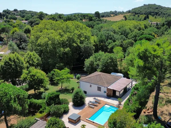 Maison impeccable de 3 chambres avec piscine - Un véritable havre de paix à seulement 10 minutes de 