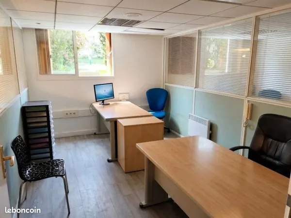 Local à usage de bureaux + box