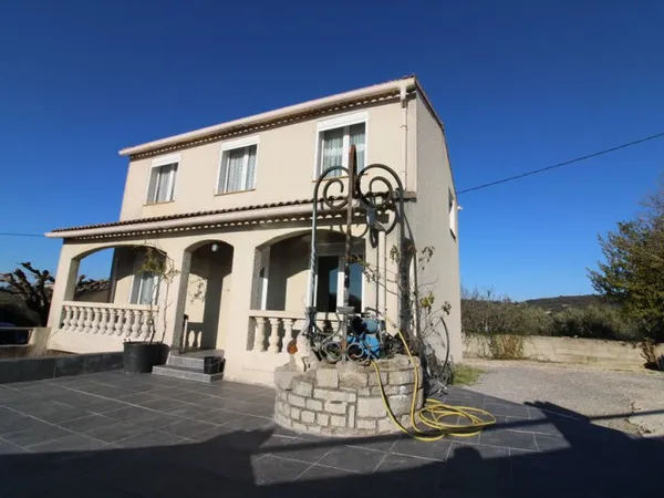 VILLA 100 M2 TERRAIN 300 M2.