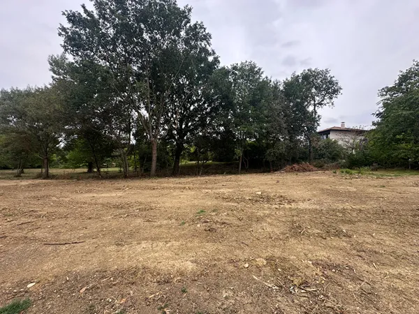 Terrain 700 m²