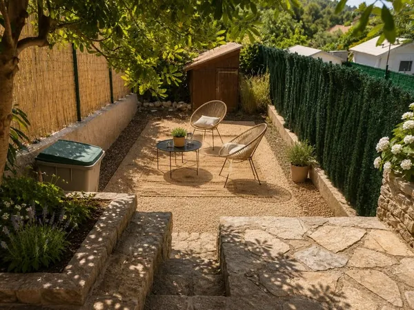SANARY-SUR-MER Rez-de-jardin au calme dans un environnemen