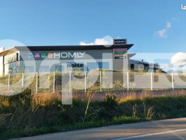 Local commercial 2 250 m²