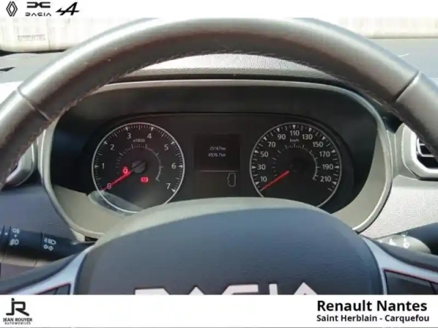 Dacia Duster 1.0 eco-g 100ch expression 4x2 — photo 25