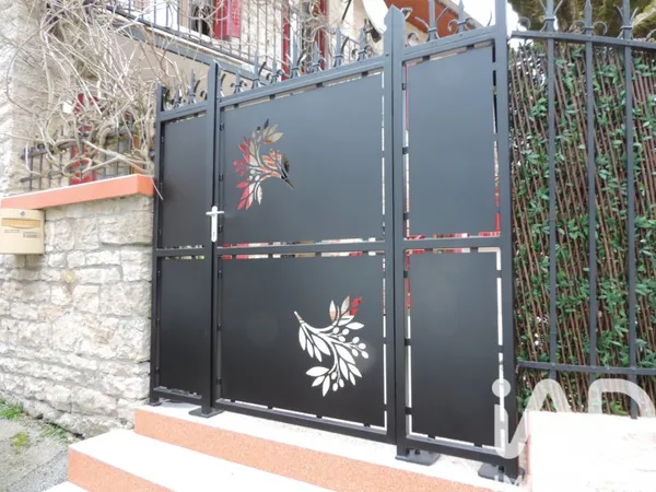Local commercial 180 m²