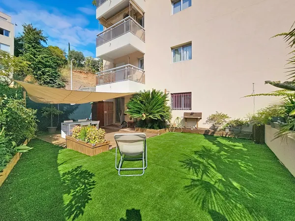 NICE OUEST - 4P SUPERBE REZ-DE-JARDIN AVEC TERRASSE, JARDIN PRIVATIF, PISCINE ET GARAGE