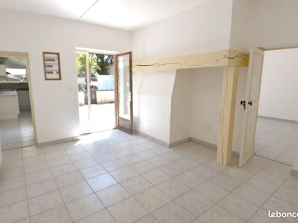 Appartement t2 avec cour et jardinet