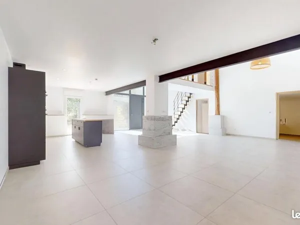 Maison 6 pièces 198 m²