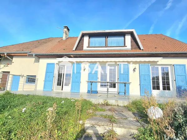 Villa de caractère de 210 m² avec piscine, vue dominante et terrain de 3 614 m² - Un cadre de vie ex