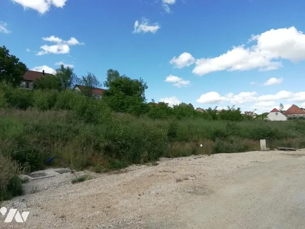 Terrain 700 m²