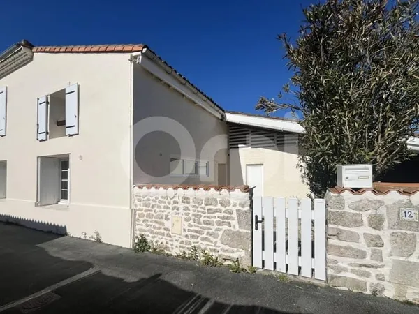 SAUJON - Centre ville, commerces à pied