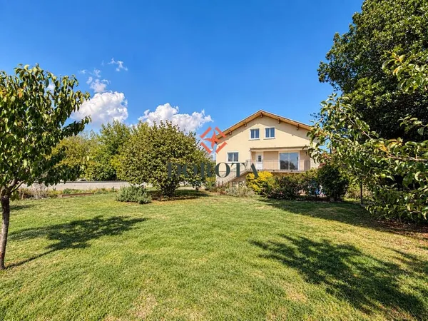 Grande maison familiale avec jardin de 1312 m²