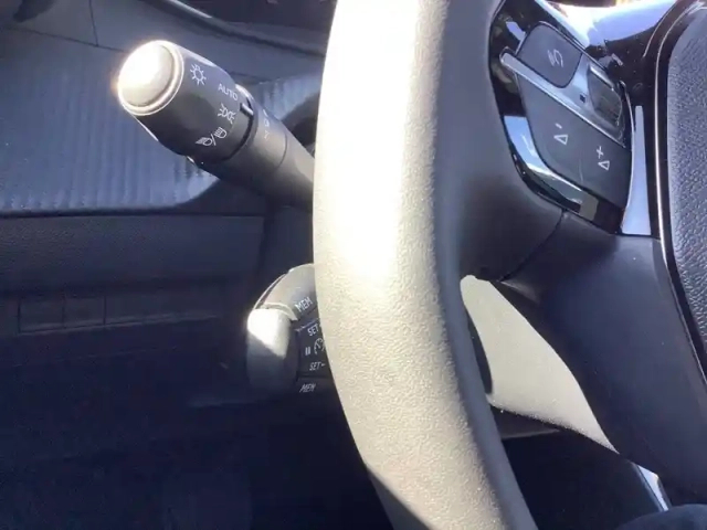 Peugeot 2008 hybrid 145 e-dcs6 — photo 36