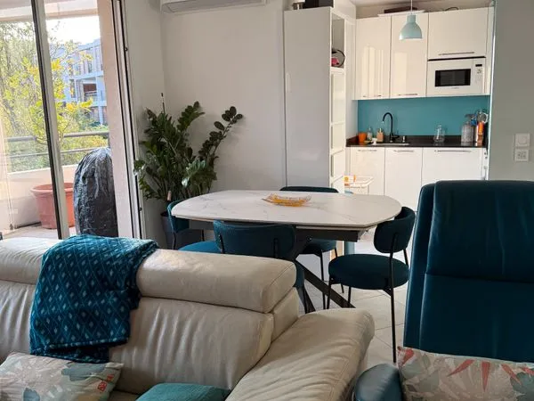 À VENDRE T3 avec terrasse et box 13012