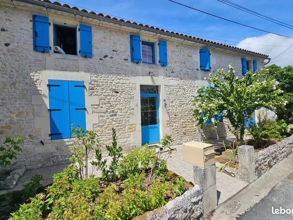 Charentaise rénovée en vente