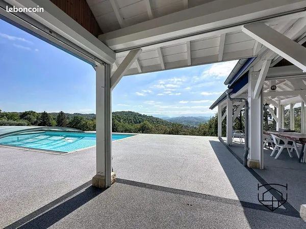 Propriété 7 pièces 220 m²