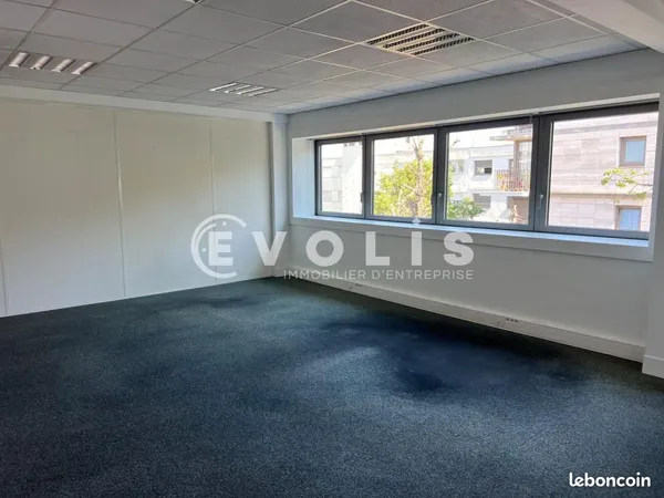 Bureaux 606 m²