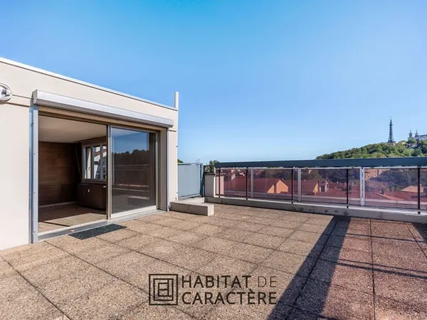 RARE, duplex avec rooftop, ascenseur, vue et place de parking