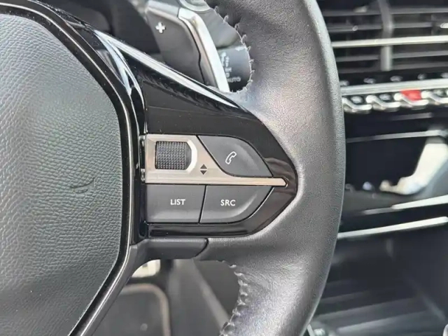 Peugeot 208 puretech 100 s&amp;s eat8 — photo 18