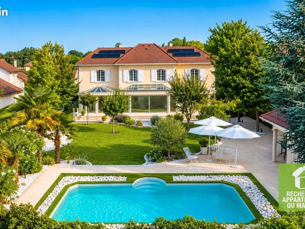 Maison 7 pièces 265 m²