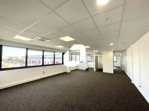 Bureau 115 m²
