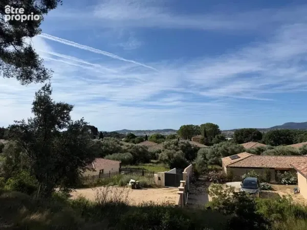 Terrain vue degagee petite vue mer
