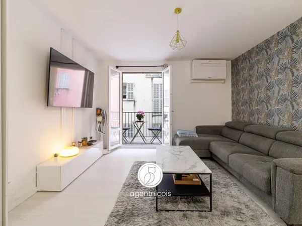 NICE // VIEUX-NICE - RUE DU CHÂTEAU : STUDIO / BALCON / RÉNOVÉ