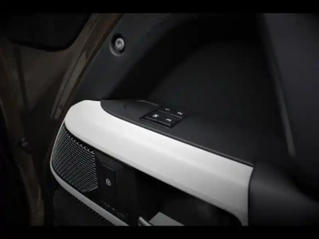Land Rover Defender 110 2.0 p400e x-dynamic hse — photo 15