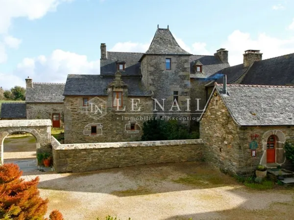 A 20 MINUTES DE LA MER : Manoir au fort potentiel de maison d'hô