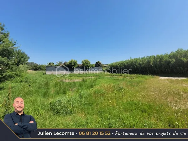 Terrain 905 m²