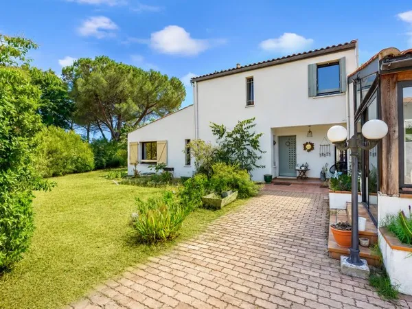 MAISON D'ARCHITECTE — 240 M² SUR PARC DE 2000 M², SAINT-SIMON