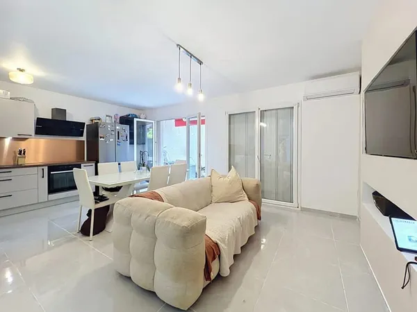 ANTIBES - APPARTEMENT 3 PIÈCES DE 73 M² AVEC JARDIN ET DEUX GRANDES TERRASSES
