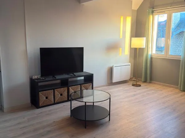 ✨ Superbe duplex meublé - 43 m² - Parking privé - Tram à 2 min - Disponible immédiatement