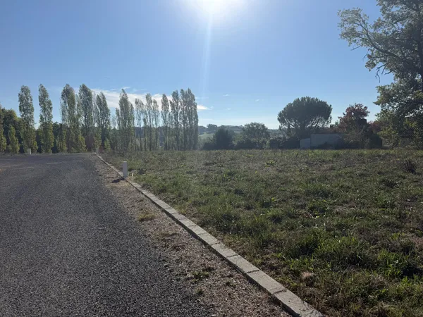 Terrain viabilisé sur les hauteurs, 3 min N88
