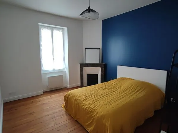 Maison de ville meublée jardin public