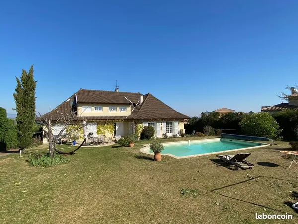 Maison 8 pièces 232 m²