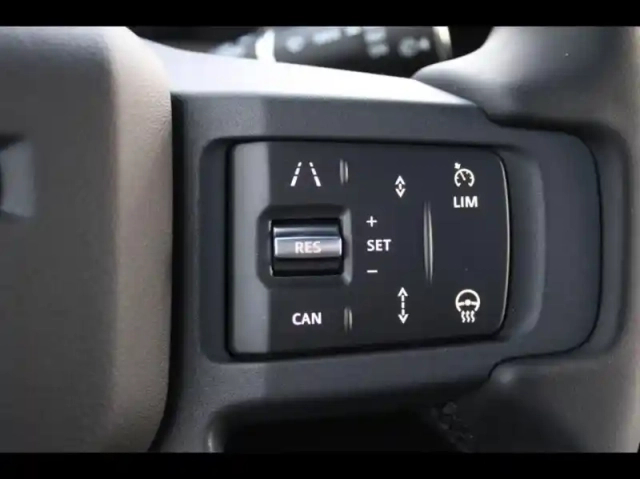 Land Rover Defender 110 2.0 p300e phev x-dynamic se — photo 14