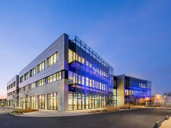 Bureau 4 pièces 993 m²